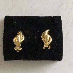 Goldtone (non pierced) earrings.  New